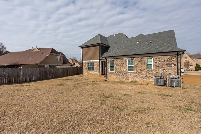 185 HERITAGE LAKE DR, Memphis, TN 38109