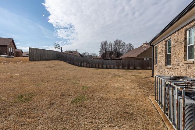 185 HERITAGE LAKE DR, Memphis, TN 38109