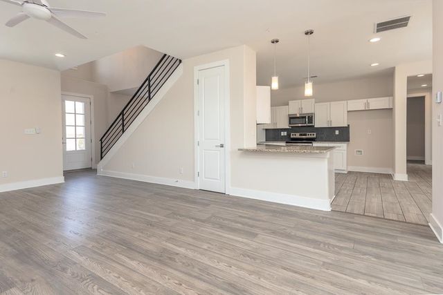 185 HERITAGE LAKE DR, Memphis, TN 38109