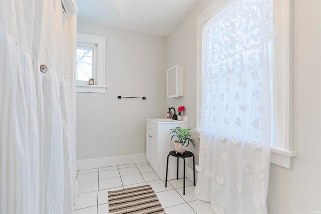 811 E Ewing Avenue, South Bend, IN 46613