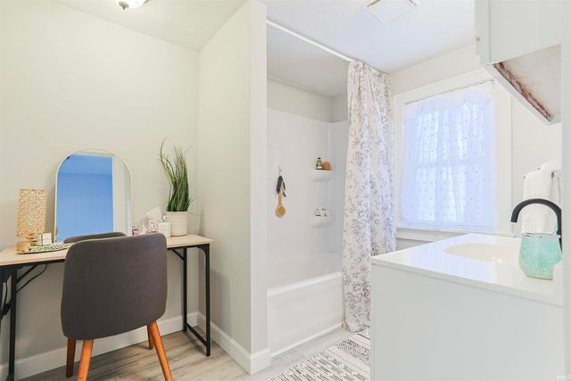 811 E Ewing Avenue, South Bend, IN 46613