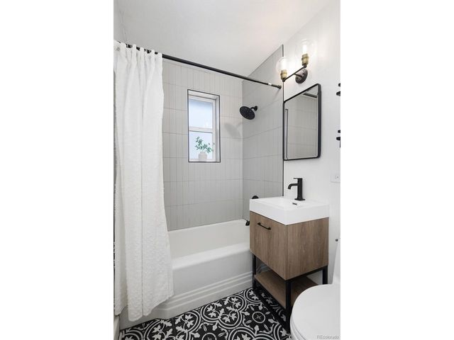 1317 Geneva St, Aurora, CO 80010