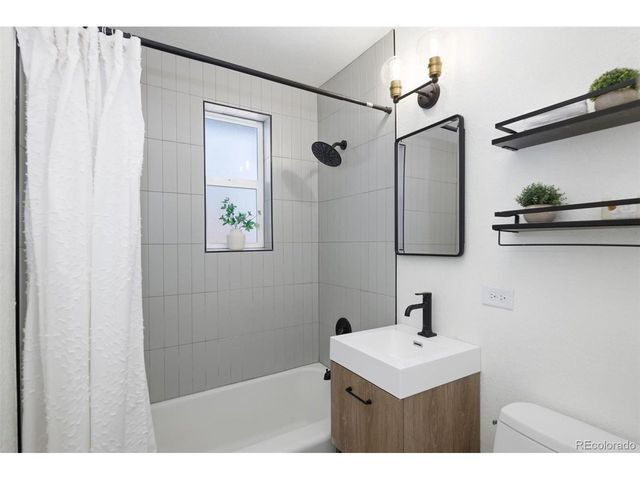 1317 Geneva St, Aurora, CO 80010