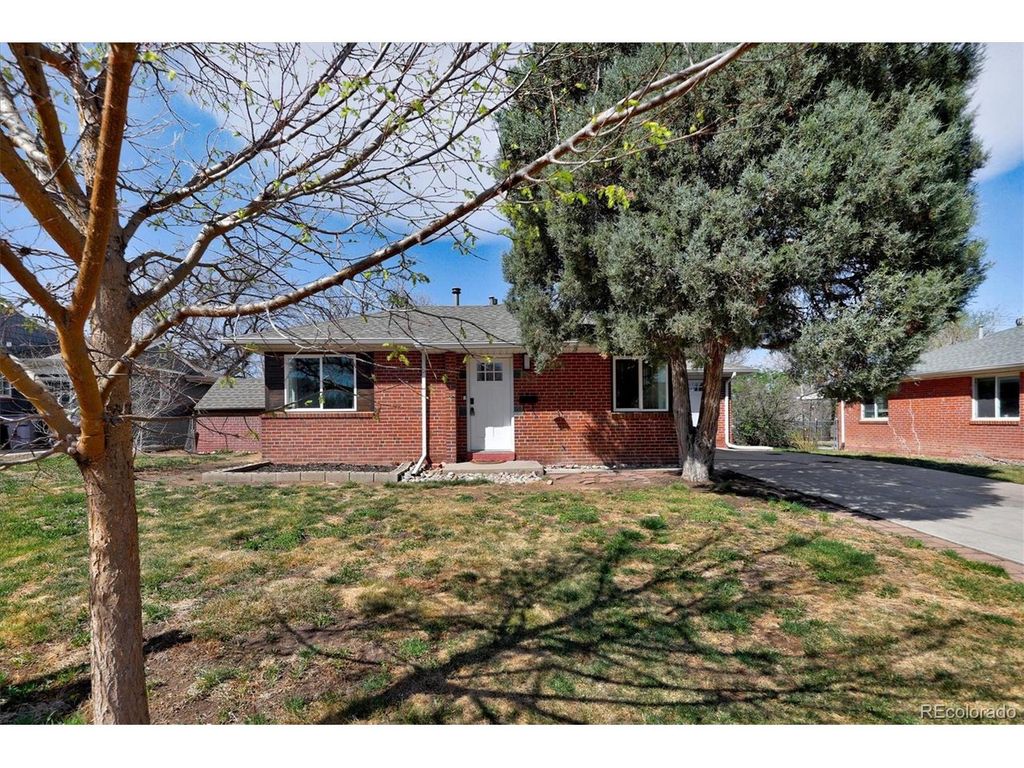 1317 Geneva St, Aurora, CO 80010