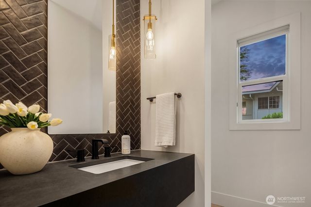 2009 166th Place NE, Bellevue, WA 98008