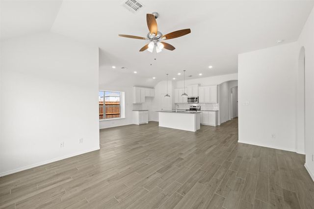 7716 Gatevine Avenue, Joshua, TX 76058