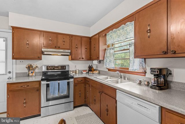 3 S HUGHES ST, Hamilton, VA 20158