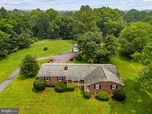 3 S HUGHES ST, Hamilton, VA 20158