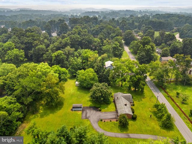 3 S HUGHES ST, Hamilton, VA 20158