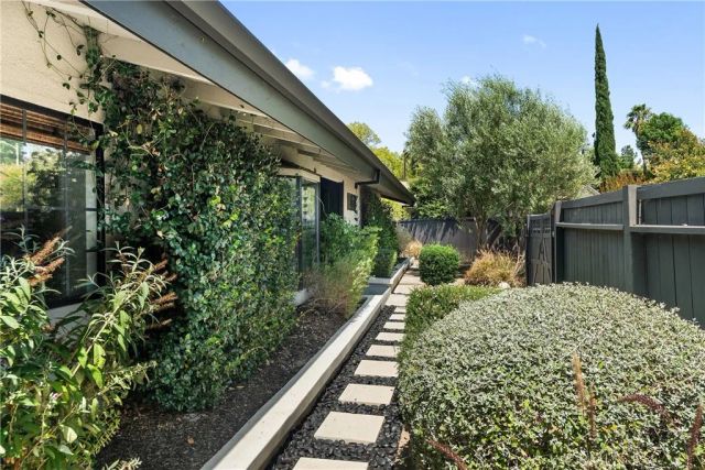 5650 Maynard, Los Angeles, CA 91367