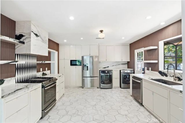 5650 Maynard, Los Angeles, CA 91367