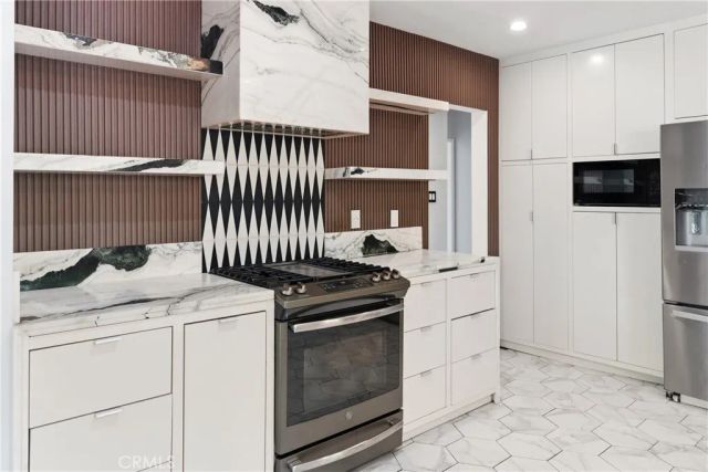 5650 Maynard, Los Angeles, CA 91367
