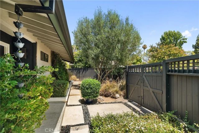 5650 Maynard, Los Angeles, CA 91367