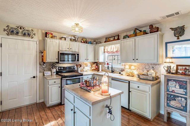 801 Justin Trail, Mt Washington, KY 40047