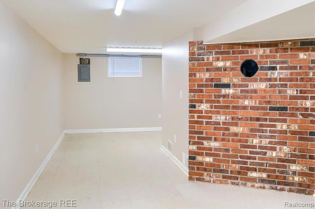 2061 E Grand Blanc Road, Grand Blanc, MI 48439