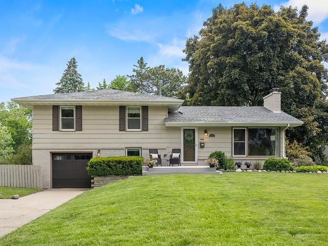 2272 Overlook Drive