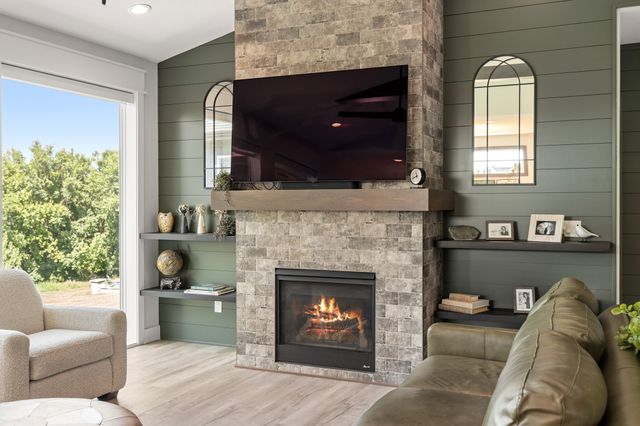 2310 Autumn Blaze Drive, Norwalk, IA 50211