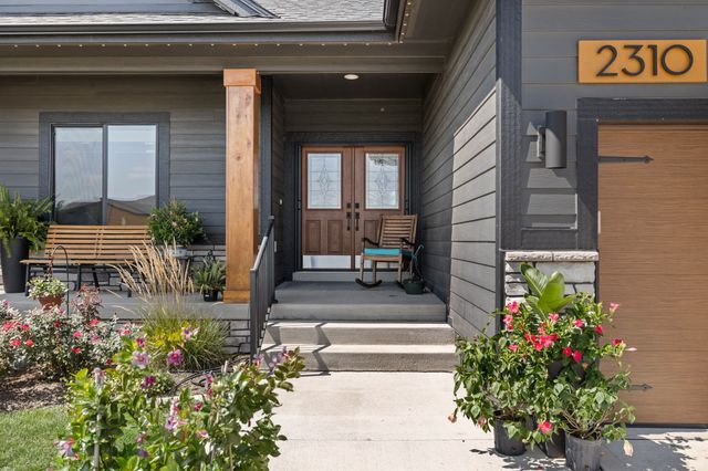 2310 Autumn Blaze Drive, Norwalk, IA 50211