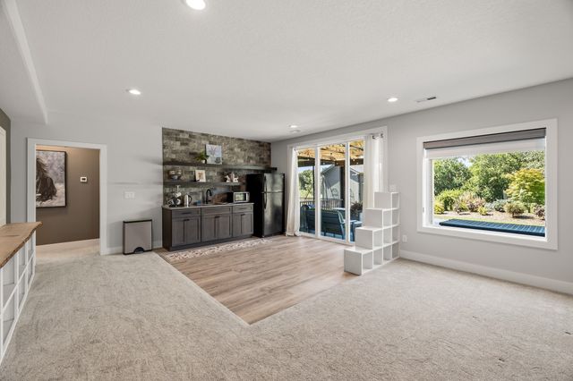 2310 Autumn Blaze Drive, Norwalk, IA 50211