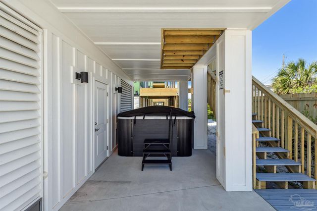 216 Clipper Dr, Pensacola, FL 32507