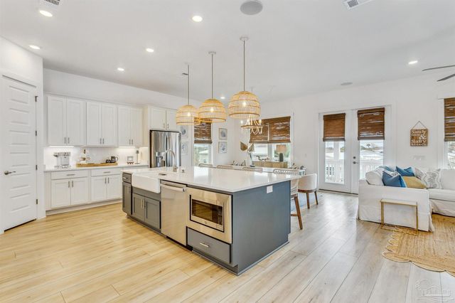 216 Clipper Dr, Pensacola, FL 32507