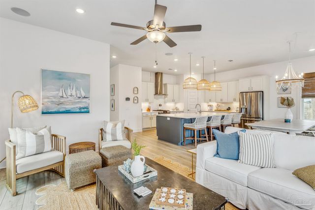 216 Clipper Dr, Pensacola, FL 32507