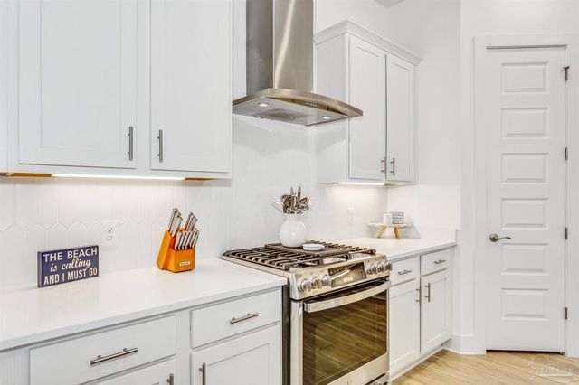 216 Clipper Dr, Pensacola, FL 32507