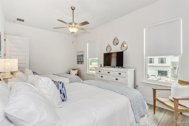 216 Clipper Dr, Pensacola, FL 32507