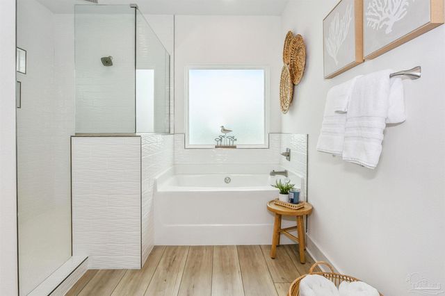 216 Clipper Dr, Pensacola, FL 32507