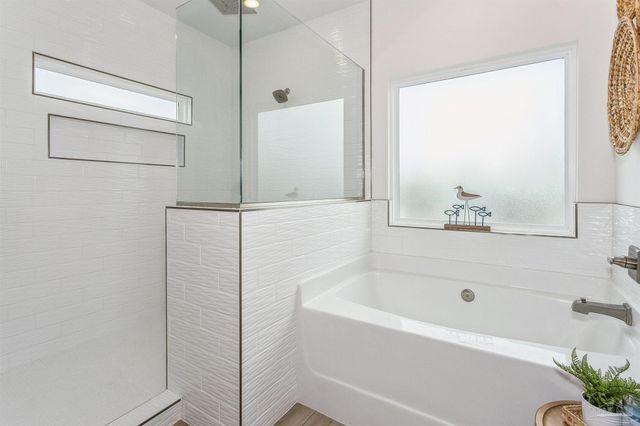 216 Clipper Dr, Pensacola, FL 32507