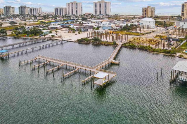 216 Clipper Dr, Pensacola, FL 32507