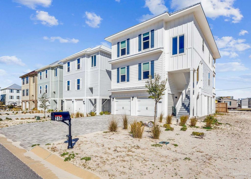 216 Clipper Dr, Pensacola, FL 32507