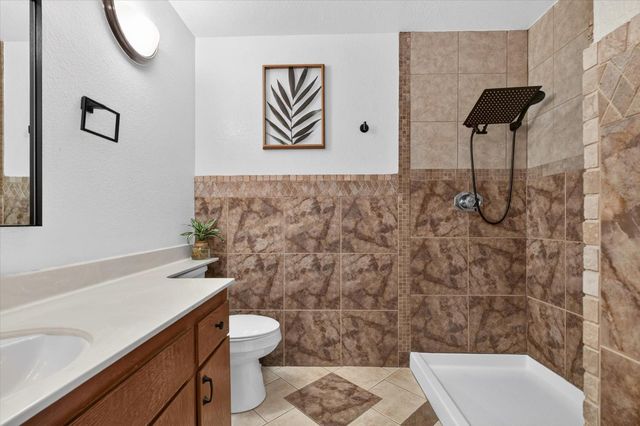 6 Datoro Ct, Sacramento, CA 95833