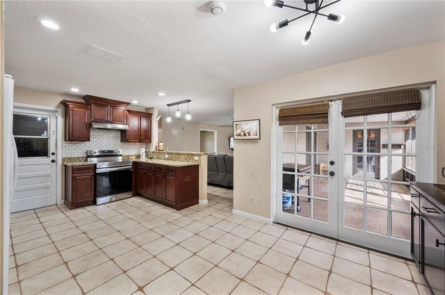 513 QUEENS LOOP N, Lakeland, FL 33803