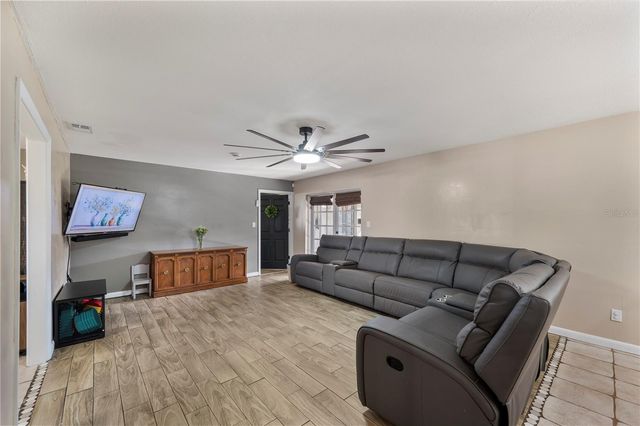 513 QUEENS LOOP N, Lakeland, FL 33803