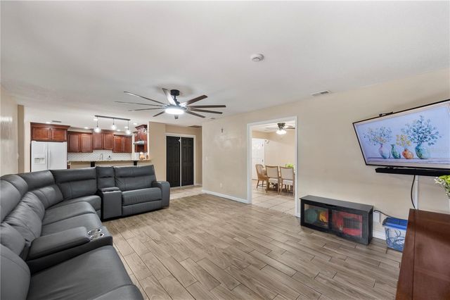 513 QUEENS LOOP N, Lakeland, FL 33803