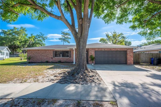 513 QUEENS LOOP N, Lakeland, FL 33803