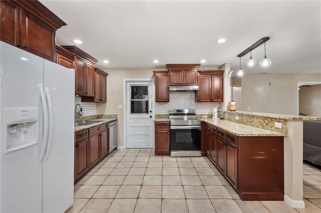 513 QUEENS LOOP N, Lakeland, FL 33803