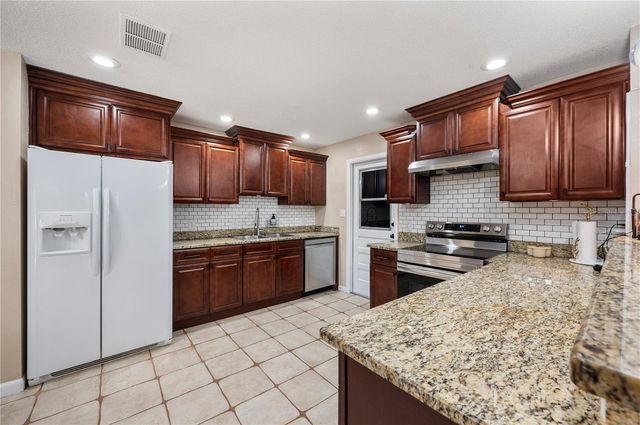 513 QUEENS LOOP N, Lakeland, FL 33803