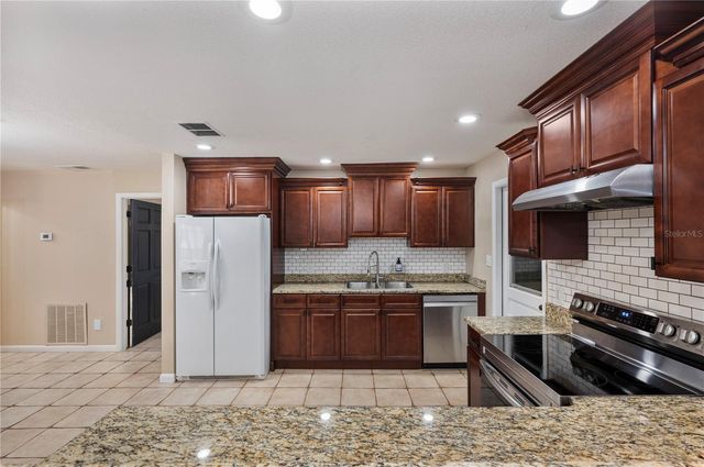 513 QUEENS LOOP N, Lakeland, FL 33803