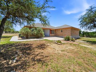 342 CHIPMAN CT, Bandera, TX 78003