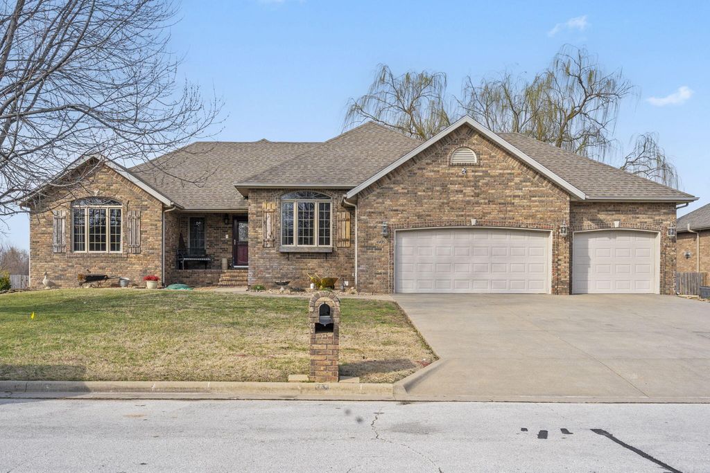 713 W Morning Glory Drive, Nixa, MO 65714