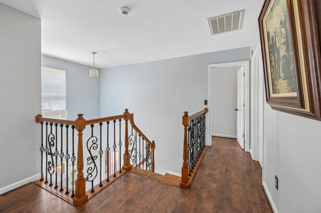 904 Lavergne Ln, La Vergne, TN 37086