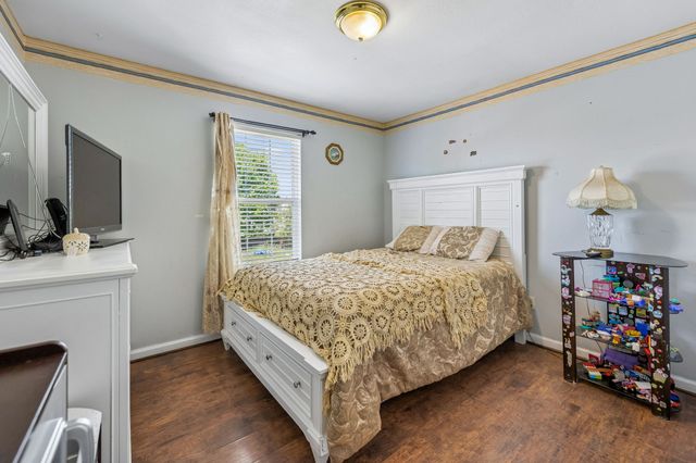 904 Lavergne Ln, La Vergne, TN 37086