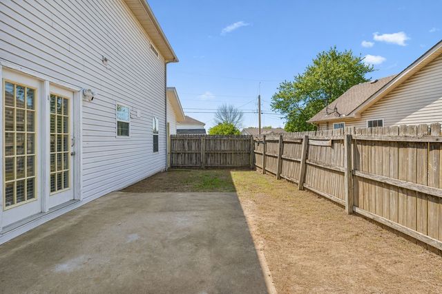 904 Lavergne Ln, La Vergne, TN 37086
