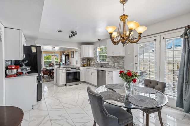 904 Lavergne Ln, La Vergne, TN 37086