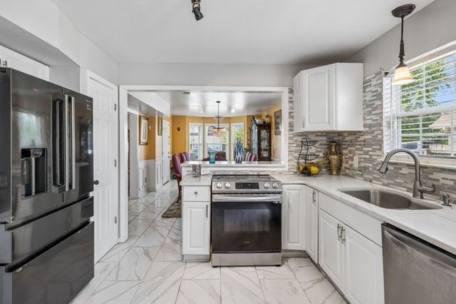 904 Lavergne Ln, La Vergne, TN 37086