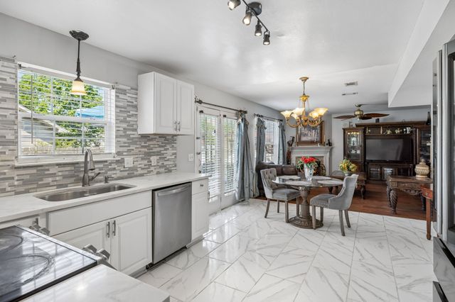 904 Lavergne Ln, La Vergne, TN 37086