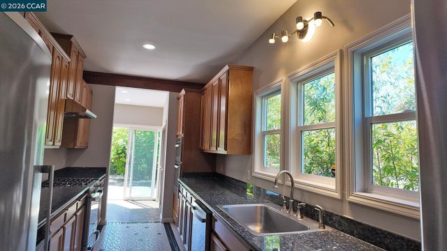 113 Bancroft Rd, Burlingame, CA 94010