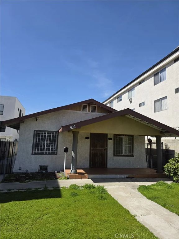 527 N Hobart, Los Angeles, CA 90004